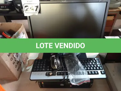 LOTE 247 - 01 CPU, 01 MONITOR, 01 TECLADO E 01 MOUSE. (NO ESTADO) ATENÇÃO! FAZER A VISITAÇÃO ANTES DE ARREMATAR, NÃO SABEMOS SE FUNCIONA. LEILÃO NÃO TEM GARANTIA E NEM DEVOLUÇÃO, SUJEITO A POSSÍVEIS AVARIAS VISÍVEIS/OCULTAS E/OU AUSÊNCIA DE COMPONENTES.