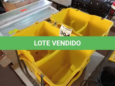 LOTE 304 - 04 CARRINHOS DE LIMPEZA INCOMPLETOS. (NO ESTADO) ATENÇÃO! FAZER A VISITAÇÃO ANTES DE ARREMATAR, NÃO SABEMOS SE FUNCIONA. LEILÃO NÃO TEM GARANTIA E NEM DEVOLUÇÃO, SUJEITO A POSSÍVEIS AVARIAS VISÍVEIS/OCULTAS E/OU AUSÊNCIA DE COMPONENTES.