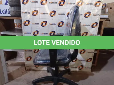 LOTE 100 - 01 CADEIRA DE ESCRITÓRIO COM BASE GIRATÓRIA. (NO ESTADO) ATENÇÃO! FAZER A VISITAÇÃO ANTES DE ARREMATAR, NÃO SABEMOS SE FUNCIONA. LEILÃO NÃO TEM GARANTIA E NEM DEVOLUÇÃO, SUJEITO A POSSÍVEIS AVARIAS VISÍVEIS/OCULTAS E/OU AUSÊNCIA DE COMPONENTES.