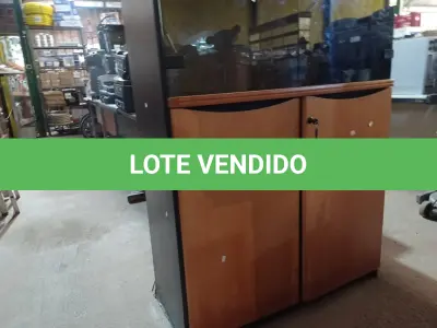 LOTE 167 - 01 ARMÁRIO EM MADEIRA COM 02 PORTAS DE VIDRO. (NO ESTADO) ATENÇÃO! FAZER A VISITAÇÃO ANTES DE ARREMATAR, NÃO SABEMOS SE FUNCIONA. LEILÃO NÃO TEM GARANTIA E NEM DEVOLUÇÃO, SUJEITO A POSSÍVEIS AVARIAS VISÍVEIS/OCULTAS E/OU AUSÊNCIA DE COMPONENTES.