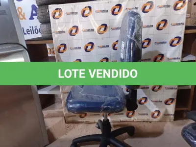 LOTE 230 - 01 CADEIRA DE ESCRITÓRIO COM BASE GIRATÓRIA. (NO ESTADO) ATENÇÃO! FAZER A VISITAÇÃO ANTES DE ARREMATAR, NÃO SABEMOS SE FUNCIONA. LEILÃO NÃO TEM GARANTIA E NEM DEVOLUÇÃO, SUJEITO A POSSÍVEIS AVARIAS VISÍVEIS/OCULTAS E/OU AUSÊNCIA DE COMPONENTES.