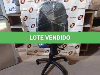 LOTE 230 - 01 CADEIRA DE ESCRITÓRIO COM BASE GIRATÓRIA. (NO ESTADO) ATENÇÃO! FAZER A VISITAÇÃO ANTES DE ARREMATAR, NÃO SABEMOS SE FUNCIONA. LEILÃO NÃO TEM GARANTIA E NEM DEVOLUÇÃO, SUJEITO A POSSÍVEIS AVARIAS VISÍVEIS/OCULTAS E/OU AUSÊNCIA DE COMPONENTES.