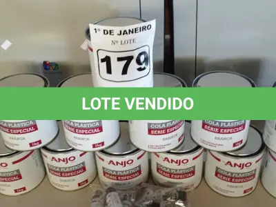 LOTE 179 - 12 LATAS DE COLA PLÁSTICA ANJO. (NO ESTADO) ATENÇÃO! FAZER A VISITAÇÃO ANTES DE ARREMATAR, NÃO SABEMOS SE FUNCIONA. LEILÃO NÃO TEM GARANTIA E NEM DEVOLUÇÃO, SUJEITO A POSSÍVEIS AVARIAS VISÍVEIS/OCULTAS E/OU AUSÊNCIA DE COMPONENTES.