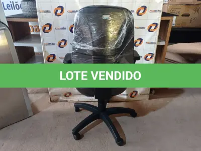 LOTE 280 - 01 CADEIRA DE ESCRITÓRIO COM BASE GIRATÓRIA. (NO ESTADO) ATENÇÃO! FAZER A VISITAÇÃO ANTES DE ARREMATAR, NÃO SABEMOS SE FUNCIONA. LEILÃO NÃO TEM GARANTIA E NEM DEVOLUÇÃO, SUJEITO A POSSÍVEIS AVARIAS VISÍVEIS/OCULTAS E/OU AUSÊNCIA DE COMPONENTES.