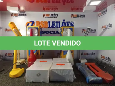 LOTE 092 - 01 LOTE COM VÁRIAS LUMINÁRIAS MARCAS E MODELOS DIVERSOS. (NO ESTADO) ATENÇÃO! FAZER A VISITAÇÃO ANTES DE ARREMATAR, NÃO SABEMOS SE FUNCIONA. LEILÃO NÃO TEM GARANTIA E NEM DEVOLUÇÃO, SUJEITO A POSSÍVEIS AVARIAS VISÍVEIS/OCULTAS E/OU AUSÊNCIA DE COMPONENTES.