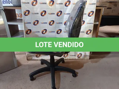 LOTE 180 - 01 CADEIRA DE ESCRITÓRIO COM BASE GIRATÓRIA. (NO ESTADO) ATENÇÃO! FAZER A VISITAÇÃO ANTES DE ARREMATAR, NÃO SABEMOS SE FUNCIONA. LEILÃO NÃO TEM GARANTIA E NEM DEVOLUÇÃO, SUJEITO A POSSÍVEIS AVARIAS VISÍVEIS/OCULTAS E/OU AUSÊNCIA DE COMPONENTES.