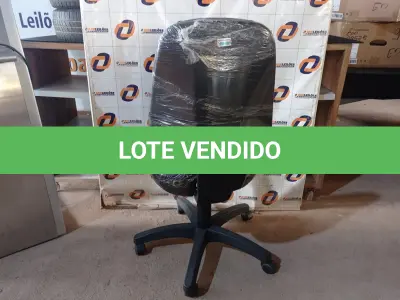 LOTE 290 - 01 CADEIRA DE ESCRITÓRIO COM BASE GIRATÓRIA. (NO ESTADO) ATENÇÃO! FAZER A VISITAÇÃO ANTES DE ARREMATAR, NÃO SABEMOS SE FUNCIONA. LEILÃO NÃO TEM GARANTIA E NEM DEVOLUÇÃO, SUJEITO A POSSÍVEIS AVARIAS VISÍVEIS/OCULTAS E/OU AUSÊNCIA DE COMPONENTES.