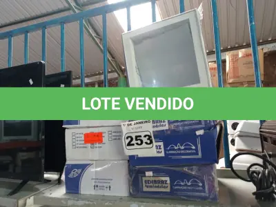 LOTE 253 - 01 LOTE COM VÁRIAS LUMINÁRIAS DE EMBUTIR. (NO ESTADO) ATENÇÃO! FAZER A VISITAÇÃO ANTES DE ARREMATAR, NÃO SABEMOS SE FUNCIONA. LEILÃO NÃO TEM GARANTIA E NEM DEVOLUÇÃO, SUJEITO A POSSÍVEIS AVARIAS VISÍVEIS/OCULTAS E/OU AUSÊNCIA DE COMPONENTES.