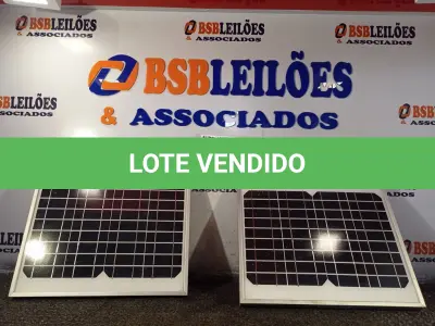 LOTE 135 - 02 PAINÉIS SOLARES 18V 10W. (NO ESTADO) ATENÇÃO! FAZER A VISITAÇÃO ANTES DE ARREMATAR, NÃO SABEMOS SE FUNCIONA. LEILÃO NÃO TEM GARANTIA E NEM DEVOLUÇÃO, SUJEITO A POSSÍVEIS AVARIAS VISÍVEIS/OCULTAS E/OU AUSÊNCIA DE COMPONENTES.