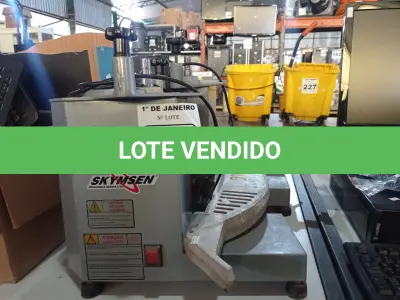 LOTE 310 - 02 FATIADORES DE FRIOS INCOMPLETOS E 01 PROTETOR DE DISCO PARA SERRA DE BANCADA. (NO ESTADO) ATENÇÃO! FAZER A VISITAÇÃO ANTES DE ARREMATAR, NÃO SABEMOS SE FUNCIONA. LEILÃO NÃO TEM GARANTIA E NEM DEVOLUÇÃO, SUJEITO A POSSÍVEIS AVARIAS VISÍVEIS/OCULTAS E/OU AUSÊNCIA DE COMPONENTES.