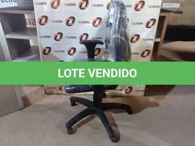 LOTE 120 - 01 CADEIRA DE ESCRITÓRIO COM BASE GIRATÓRIA. (NO ESTADO) ATENÇÃO! FAZER A VISITAÇÃO ANTES DE ARREMATAR, NÃO SABEMOS SE FUNCIONA. LEILÃO NÃO TEM GARANTIA E NEM DEVOLUÇÃO, SUJEITO A POSSÍVEIS AVARIAS VISÍVEIS/OCULTAS E/OU AUSÊNCIA DE COMPONENTES.