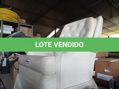 LOTE 069 - 01 POLTRONA. (NO ESTADO) ATENÇÃO! FAZER A VISITAÇÃO ANTES DE ARREMATAR, NÃO SABEMOS SE FUNCIONA. LEILÃO NÃO TEM GARANTIA E NEM DEVOLUÇÃO, SUJEITO A POSSÍVEIS AVARIAS VISÍVEIS/OCULTAS E/OU AUSÊNCIA DE COMPONENTES.