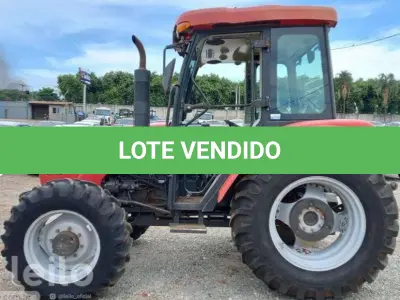 LOTE 563 - 01 TRATOR AGRALE 575 4X4, ANO 2016, AR CONDICIONADO GELANDO, PNEUS BONS, MOTOR MWM 4 CILINDROS, HORIMETRO 3.800 HORAS, FALTA VIDRO DAS 2 PORTAS (NO ESTADO) (RETIRADA EM GOIÂNIA)(AGENDAR VISTORIA EM GOIÂNIA¨. 61-08153-0503 JÚNIOR)