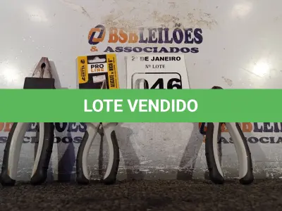 LOTE 046 - 03 ALICATES, SENDO 01 DE BICO 6’’, 01 UNIVERSAL E 01 DE CORTE. (NOVO) (NO ESTADO) ATENÇÃO! FAZER A VISITAÇÃO ANTES DE ARREMATAR, NÃO SABEMOS SE FUNCIONA. LEILÃO NÃO TEM GARANTIA E NEM DEVOLUÇÃO, SUJEITO A POSSÍVEIS AVARIAS VISÍVEIS/OCULTAS E/OU AUSÊNCIA DE COMPONENTES.