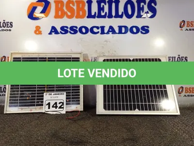 LOTE 142 - 02 PAINÉIS SOLARES 18V 10W.  (NO ESTADO) ATENÇÃO! FAZER A VISITAÇÃO ANTES DE ARREMATAR, NÃO SABEMOS SE FUNCIONA. LEILÃO NÃO TEM GARANTIA E NEM DEVOLUÇÃO, SUJEITO A POSSÍVEIS AVARIAS VISÍVEIS/OCULTAS E/OU AUSÊNCIA DE COMPONENTES.
