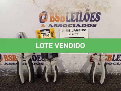 LOTE 046 - 03 ALICATES, SENDO 01 DE BICO 6’’, 01 UNIVERSAL E 01 DE CORTE. (NOVO) (NO ESTADO) ATENÇÃO! FAZER A VISITAÇÃO ANTES DE ARREMATAR, NÃO SABEMOS SE FUNCIONA. LEILÃO NÃO TEM GARANTIA E NEM DEVOLUÇÃO, SUJEITO A POSSÍVEIS AVARIAS VISÍVEIS/OCULTAS E/OU AUSÊNCIA DE COMPONENTES.