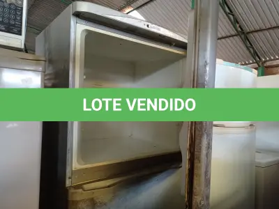 LOTE 438 - 01 GELADEIRA MARCA BOSCH 220V. (NO ESTADO) ATENÇÃO! FAZER A VISITAÇÃO ANTES DE ARREMATAR, NÃO SABEMOS SE FUNCIONA. LEILÃO NÃO TEM GARANTIA E NEM DEVOLUÇÃO, SUJEITO A POSSÍVEIS AVARIAS VISÍVEIS/OCULTAS E/OU AUSÊNCIA DE COMPONENTES.