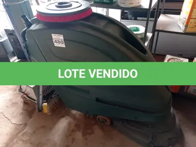 LOTE 480 - 01 LAVADORA DE PISOS INDUSTRIAL COM BATERIAS E CARREGADOR. (NO ESTADO) ATENÇÃO! FAZER A VISITAÇÃO ANTES DE ARREMATAR, NÃO SABEMOS SE FUNCIONA. LEILÃO NÃO TEM GARANTIA E NEM DEVOLUÇÃO, SUJEITO A POSSÍVEIS AVARIAS VISÍVEIS/OCULTAS E/OU AUSÊNCIA DE COMPONENTES.
