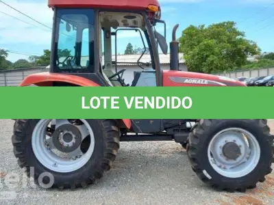 LOTE 563 - 01 TRATOR AGRALE 575 4X4, ANO 2016, AR CONDICIONADO GELANDO, PNEUS BONS, MOTOR MWM 4 CILINDROS, HORIMETRO 3.800 HORAS, FALTA VIDRO DAS 2 PORTAS (NO ESTADO) (RETIRADA EM GOIÂNIA)(AGENDAR VISTORIA EM GOIÂNIA¨. 61-08153-0503 JÚNIOR)