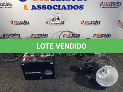 LOTE 024 - 01 JOGO COM 04 CABEÇAS DE LÂMPADAS DE FLASHS ESTROBOSCÓPICA NORMAN LH500 E 01 CAIXA DE ENERGIA PORTRAIT 808M M/TCL. (NO ESTADO) ATENÇÃO! FAZER A VISITAÇÃO ANTES DE ARREMATAR, NÃO SABEMOS SE FUNCIONA. LEILÃO NÃO TEM GARANTIA E NEM DEVOLUÇÃO, SUJEITO A POSSÍVEIS AVARIAS VISÍVEIS/OCULTAS E/OU AUSÊNCIA DE COMPONENTES.