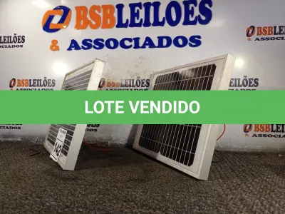 LOTE 142 - 02 PAINÉIS SOLARES 18V 10W.  (NO ESTADO) ATENÇÃO! FAZER A VISITAÇÃO ANTES DE ARREMATAR, NÃO SABEMOS SE FUNCIONA. LEILÃO NÃO TEM GARANTIA E NEM DEVOLUÇÃO, SUJEITO A POSSÍVEIS AVARIAS VISÍVEIS/OCULTAS E/OU AUSÊNCIA DE COMPONENTES.