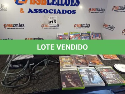 LOTE 015 - 01 XBOX 360 COM FONTE E VARIOS JOGOS. (NO ESTADO) ATENÇÃO! FAZER A VISITAÇÃO ANTES DE ARREMATAR, NÃO SABEMOS SE FUNCIONA. LEILÃO NÃO TEM GARANTIA E NEM DEVOLUÇÃO, SUJEITO A POSSÍVEIS AVARIAS VISÍVEIS/OCULTAS E/OU AUSÊNCIA DE COMPONENTES.