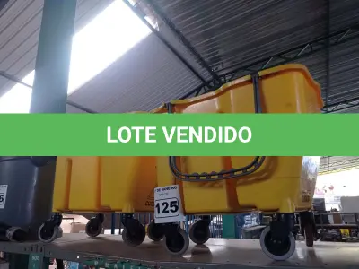 LOTE 125 - 02 BALDES DE LIMPEZA COM RODINHAS. (NO ESTADO) ATENÇÃO! FAZER A VISITAÇÃO ANTES DE ARREMATAR, NÃO SABEMOS SE FUNCIONA. LEILÃO NÃO TEM GARANTIA E NEM DEVOLUÇÃO, SUJEITO A POSSÍVEIS AVARIAS VISÍVEIS/OCULTAS E/OU AUSÊNCIA DE COMPONENTES.