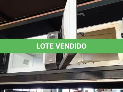 LOTE 498 - 02 MICRO-ONDAS MARCAS E MODELOS DIVERSOS. (NO ESTADO) ATENÇÃO! FAZER A VISITAÇÃO ANTES DE ARREMATAR, NÃO SABEMOS SE FUNCIONA. LEILÃO NÃO TEM GARANTIA E NEM DEVOLUÇÃO, SUJEITO A POSSÍVEIS AVARIAS VISÍVEIS/OCULTAS E/OU AUSÊNCIA DE COMPONENTES.