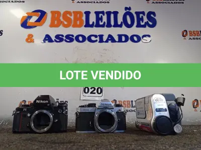 LOTE 020 - 01 CÂMERA FILMADORA E 02 CÂMERAS FOTOGRÁFICAS MARCA NIKON INCOMPLETAS. (NO ESTADO) ATENÇÃO! FAZER A VISITAÇÃO ANTES DE ARREMATAR, NÃO SABEMOS SE FUNCIONA. LEILÃO NÃO TEM GARANTIA E NEM DEVOLUÇÃO, SUJEITO A POSSÍVEIS AVARIAS VISÍVEIS/OCULTAS E/OU AUSÊNCIA DE COMPONENTES.