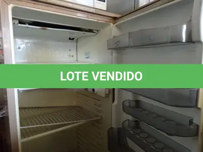 LOTE 440 - 01 GELADEIRA MARCA CÔNSUL 220V. (NO ESTADO) ATENÇÃO! FAZER A VISITAÇÃO ANTES DE ARREMATAR, NÃO SABEMOS SE FUNCIONA. LEILÃO NÃO TEM GARANTIA E NEM DEVOLUÇÃO, SUJEITO A POSSÍVEIS AVARIAS VISÍVEIS/OCULTAS E/OU AUSÊNCIA DE COMPONENTES.
