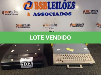 LOTE 102 - 01 MÁQUINA DE ESCREVER OLIVETTI PERSONAL 55 E 01 TOCA DISCOS AVANTI. (NO ESTADO) ATENÇÃO! FAZER A VISITAÇÃO ANTES DE ARREMATAR, NÃO SABEMOS SE FUNCIONA. LEILÃO NÃO TEM GARANTIA E NEM DEVOLUÇÃO, SUJEITO A POSSÍVEIS AVARIAS VISÍVEIS/OCULTAS E/OU AUSÊNCIA DE COMPONENTES.