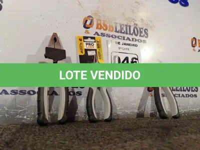 LOTE 046 - 03 ALICATES, SENDO 01 DE BICO 6’’, 01 UNIVERSAL E 01 DE CORTE. (NOVO) (NO ESTADO) ATENÇÃO! FAZER A VISITAÇÃO ANTES DE ARREMATAR, NÃO SABEMOS SE FUNCIONA. LEILÃO NÃO TEM GARANTIA E NEM DEVOLUÇÃO, SUJEITO A POSSÍVEIS AVARIAS VISÍVEIS/OCULTAS E/OU AUSÊNCIA DE COMPONENTES.