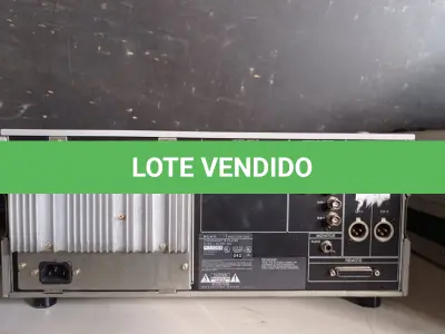 LOTE 062 - 01 VÍDEO CASSETE, MODELO:UVW-1200 RGB MARCA SONY. (NO ESTADO) ATENÇÃO! FAZER A VISITAÇÃO ANTES DE ARREMATAR, NÃO SABEMOS SE FUNCIONA. LEILÃO NÃO TEM GARANTIA E NEM DEVOLUÇÃO, SUJEITO A POSSÍVEIS AVARIAS VISÍVEIS/OCULTAS E/OU AUSÊNCIA DE COMPONENTES.
