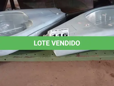 LOTE 116 - 02 LUMINÁRIAS DE POSTE. (NO ESTADO) ATENÇÃO! FAZER A VISITAÇÃO ANTES DE ARREMATAR, NÃO SABEMOS SE FUNCIONA. LEILÃO NÃO TEM GARANTIA E NEM DEVOLUÇÃO, SUJEITO A POSSÍVEIS AVARIAS VISÍVEIS/OCULTAS E/OU AUSÊNCIA DE COMPONENTES.