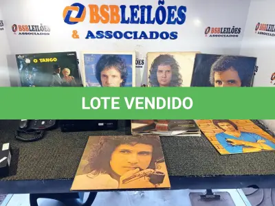 LOTE 087 - 01 LOTE COM DISCOS DE VINIL, 03 APARELHOS TERMINAL TV E 01 APARELHO DE TELEFONE. (NO ESTADO) ATENÇÃO! FAZER A VISITAÇÃO ANTES DE ARREMATAR, NÃO SABEMOS SE FUNCIONA. LEILÃO NÃO TEM GARANTIA E NEM DEVOLUÇÃO, SUJEITO A POSSÍVEIS AVARIAS VISÍVEIS/OCULTAS E/OU AUSÊNCIA DE COMPONENTES.