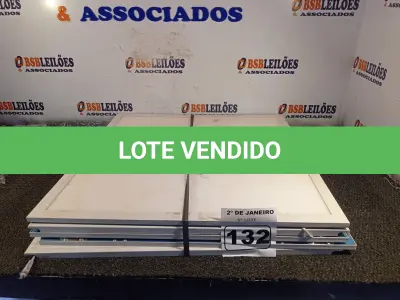 LOTE 132 - 05 PAINÉIS DE LED. (NO ESTADO) ATENÇÃO! FAZER A VISITAÇÃO ANTES DE ARREMATAR, NÃO SABEMOS SE FUNCIONA. LEILÃO NÃO TEM GARANTIA E NEM DEVOLUÇÃO, SUJEITO A POSSÍVEIS AVARIAS VISÍVEIS/OCULTAS E/OU AUSÊNCIA DE COMPONENTES.