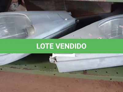 LOTE 116 - 02 LUMINÁRIAS DE POSTE. (NO ESTADO) ATENÇÃO! FAZER A VISITAÇÃO ANTES DE ARREMATAR, NÃO SABEMOS SE FUNCIONA. LEILÃO NÃO TEM GARANTIA E NEM DEVOLUÇÃO, SUJEITO A POSSÍVEIS AVARIAS VISÍVEIS/OCULTAS E/OU AUSÊNCIA DE COMPONENTES.