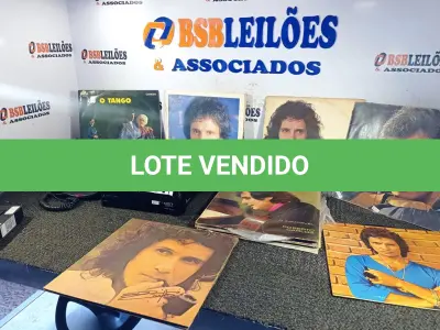 LOTE 087 - 01 LOTE COM DISCOS DE VINIL, 03 APARELHOS TERMINAL TV E 01 APARELHO DE TELEFONE. (NO ESTADO) ATENÇÃO! FAZER A VISITAÇÃO ANTES DE ARREMATAR, NÃO SABEMOS SE FUNCIONA. LEILÃO NÃO TEM GARANTIA E NEM DEVOLUÇÃO, SUJEITO A POSSÍVEIS AVARIAS VISÍVEIS/OCULTAS E/OU AUSÊNCIA DE COMPONENTES.