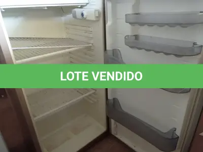 LOTE 440 - 01 GELADEIRA MARCA CÔNSUL 220V. (NO ESTADO) ATENÇÃO! FAZER A VISITAÇÃO ANTES DE ARREMATAR, NÃO SABEMOS SE FUNCIONA. LEILÃO NÃO TEM GARANTIA E NEM DEVOLUÇÃO, SUJEITO A POSSÍVEIS AVARIAS VISÍVEIS/OCULTAS E/OU AUSÊNCIA DE COMPONENTES.