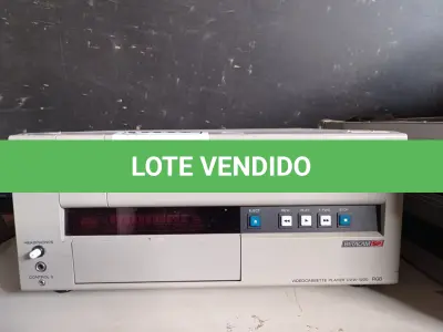 LOTE 062 - 01 VÍDEO CASSETE, MODELO:UVW-1200 RGB MARCA SONY. (NO ESTADO) ATENÇÃO! FAZER A VISITAÇÃO ANTES DE ARREMATAR, NÃO SABEMOS SE FUNCIONA. LEILÃO NÃO TEM GARANTIA E NEM DEVOLUÇÃO, SUJEITO A POSSÍVEIS AVARIAS VISÍVEIS/OCULTAS E/OU AUSÊNCIA DE COMPONENTES.