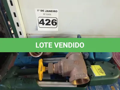 LOTE 426 - 04 LUMINÁRIAS DE MESA E 03 REGISTROS EM METAL. (NO ESTADO) ATENÇÃO! FAZER A VISITAÇÃO ANTES DE ARREMATAR, NÃO SABEMOS SE FUNCIONA. LEILÃO NÃO TEM GARANTIA E NEM DEVOLUÇÃO, SUJEITO A POSSÍVEIS AVARIAS VISÍVEIS/OCULTAS E/OU AUSÊNCIA DE COMPONENTES.