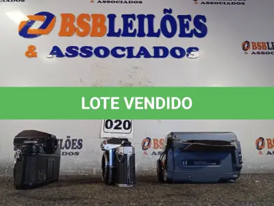 LOTE 020 - 01 CÂMERA FILMADORA E 02 CÂMERAS FOTOGRÁFICAS MARCA NIKON INCOMPLETAS. (NO ESTADO) ATENÇÃO! FAZER A VISITAÇÃO ANTES DE ARREMATAR, NÃO SABEMOS SE FUNCIONA. LEILÃO NÃO TEM GARANTIA E NEM DEVOLUÇÃO, SUJEITO A POSSÍVEIS AVARIAS VISÍVEIS/OCULTAS E/OU AUSÊNCIA DE COMPONENTES.