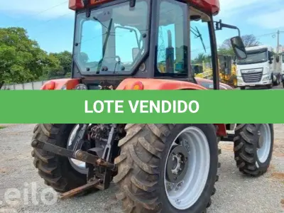 LOTE 563 - 01 TRATOR AGRALE 575 4X4, ANO 2016, AR CONDICIONADO GELANDO, PNEUS BONS, MOTOR MWM 4 CILINDROS, HORIMETRO 3.800 HORAS, FALTA VIDRO DAS 2 PORTAS (NO ESTADO) (RETIRADA EM GOIÂNIA)(AGENDAR VISTORIA EM GOIÂNIA¨. 61-08153-0503 JÚNIOR)