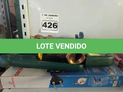 LOTE 426 - 04 LUMINÁRIAS DE MESA E 03 REGISTROS EM METAL. (NO ESTADO) ATENÇÃO! FAZER A VISITAÇÃO ANTES DE ARREMATAR, NÃO SABEMOS SE FUNCIONA. LEILÃO NÃO TEM GARANTIA E NEM DEVOLUÇÃO, SUJEITO A POSSÍVEIS AVARIAS VISÍVEIS/OCULTAS E/OU AUSÊNCIA DE COMPONENTES.
