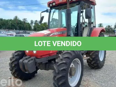 LOTE 563 - 01 TRATOR AGRALE 575 4X4, ANO 2016, AR CONDICIONADO GELANDO, PNEUS BONS, MOTOR MWM 4 CILINDROS, HORIMETRO 3.800 HORAS, FALTA VIDRO DAS 2 PORTAS (NO ESTADO) (RETIRADA EM GOIÂNIA)(AGENDAR VISTORIA EM GOIÂNIA¨. 61-08153-0503 JÚNIOR)