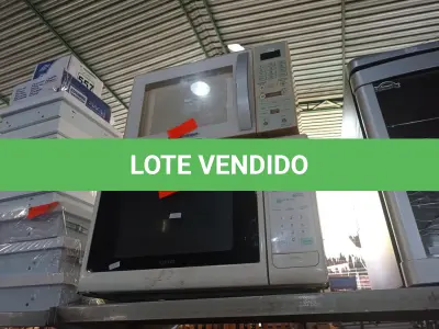 LOTE 514 - 02 MICRO-ONDAS MARCAS E MODELOS DIVERSOS. (NO ESTADO) ATENÇÃO! FAZER A VISITAÇÃO ANTES DE ARREMATAR, NÃO SABEMOS SE FUNCIONA. LEILÃO NÃO TEM GARANTIA E NEM DEVOLUÇÃO, SUJEITO A POSSÍVEIS AVARIAS VISÍVEIS/OCULTAS E/OU AUSÊNCIA DE COMPONENTES.