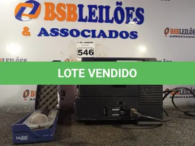 LOTE 546 - 01 PROJETOR E 01 MICROFONE. (NO ESTADO) ATENÇÃO! FAZER A VISITAÇÃO ANTES DE ARREMATAR, NÃO SABEMOS SE FUNCIONA. LEILÃO NÃO TEM GARANTIA E NEM DEVOLUÇÃO, SUJEITO A POSSÍVEIS AVARIAS VISÍVEIS/OCULTAS E/OU AUSÊNCIA DE COMPONENTES.