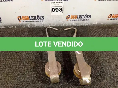LOTE 098 - 02 SUPORTES DE AÇO PARA CARRETILHA.(NO ESTADO) ATENÇÃO! FAZER A VISITAÇÃO ANTES DE ARREMATAR, NÃO SABEMOS SE FUNCIONA. LEILÃO NÃO TEM GARANTIA E NEM DEVOLUÇÃO, SUJEITO A POSSÍVEIS AVARIAS VISÍVEIS/OCULTAS E/OU AUSÊNCIA DE COMPONENTES.