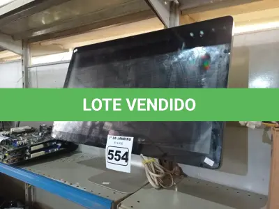 LOTE 554 - 01 COMPUTADOR MACINTOSH. (NO ESTADO) ATENÇÃO! FAZER A VISITAÇÃO ANTES DE ARREMATAR, NÃO SABEMOS SE FUNCIONA. LEILÃO NÃO TEM GARANTIA E NEM DEVOLUÇÃO, SUJEITO A POSSÍVEIS AVARIAS VISÍVEIS/OCULTAS E/OU AUSÊNCIA DE COMPONENTES.