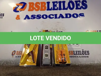 LOTE 033 - 01 KIT DE CHAVES DE FENDA E PHILIPS PONTA IMANTADA 20 CM COM 02 UNIDADES, 01 NÍVEL TORPEDO BASE MAGNÉTICA 23CM E 01 DESCASCADOR DE FIOS. (NOVO) (NO ESTADO) ATENÇÃO! FAZER A VISITAÇÃO ANTES DE ARREMATAR, NÃO SABEMOS SE FUNCIONA. LEILÃO NÃO TEM GARANTIA E NEM DEVOLUÇÃO, SUJEITO A POSSÍVEIS AVARIAS VISÍVEIS/OCULTAS E/OU AUSÊNCIA DE COMPONENTES.